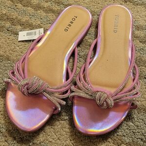 Pink/Magenta metallic Embroidered rhinestone sandals size 8W torrid new with tag